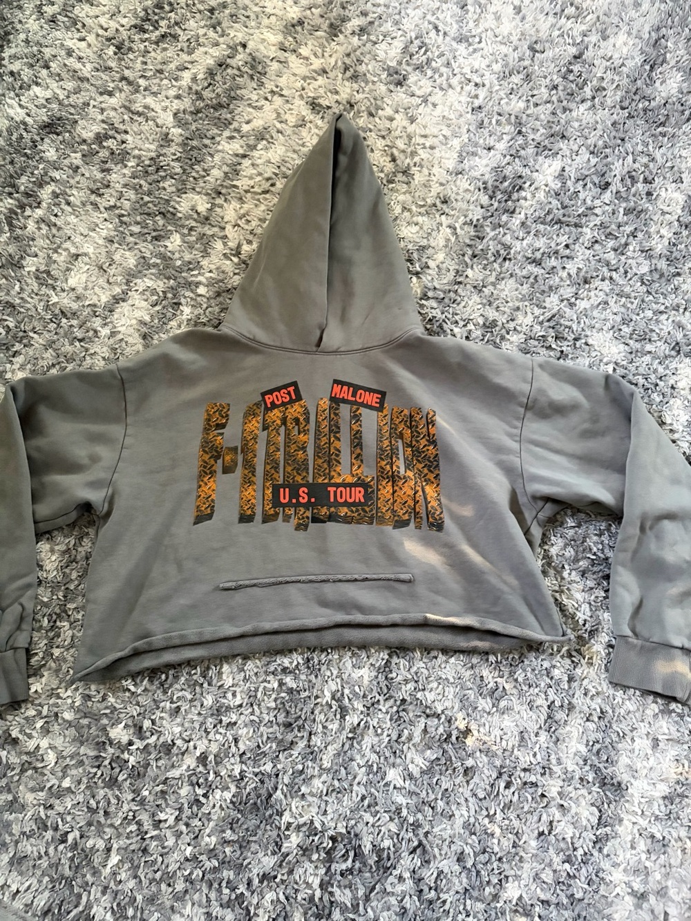 Official Post Malone F-1 Trillion U.S. Tour Women’s Cropped Hoodie Size XL